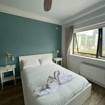 Stylish Flat With River View Apartment Dublin