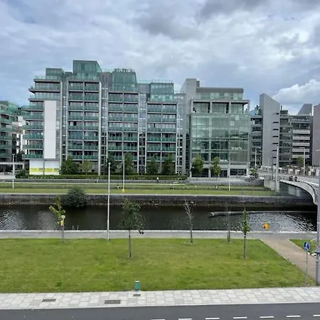 Stylish Flat With River View Dublin